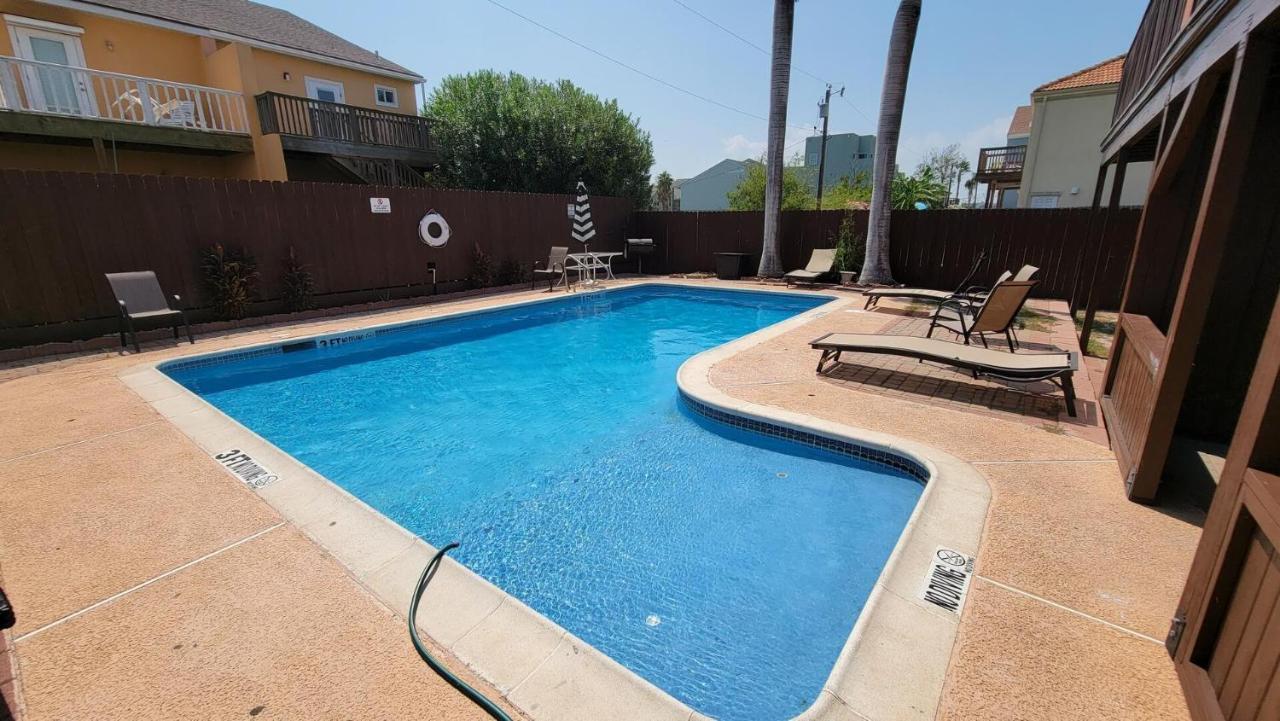Cozy 2 Bedroom With Big Pool - Campeche Triplex Unit C Home South Padre Island Exterior foto