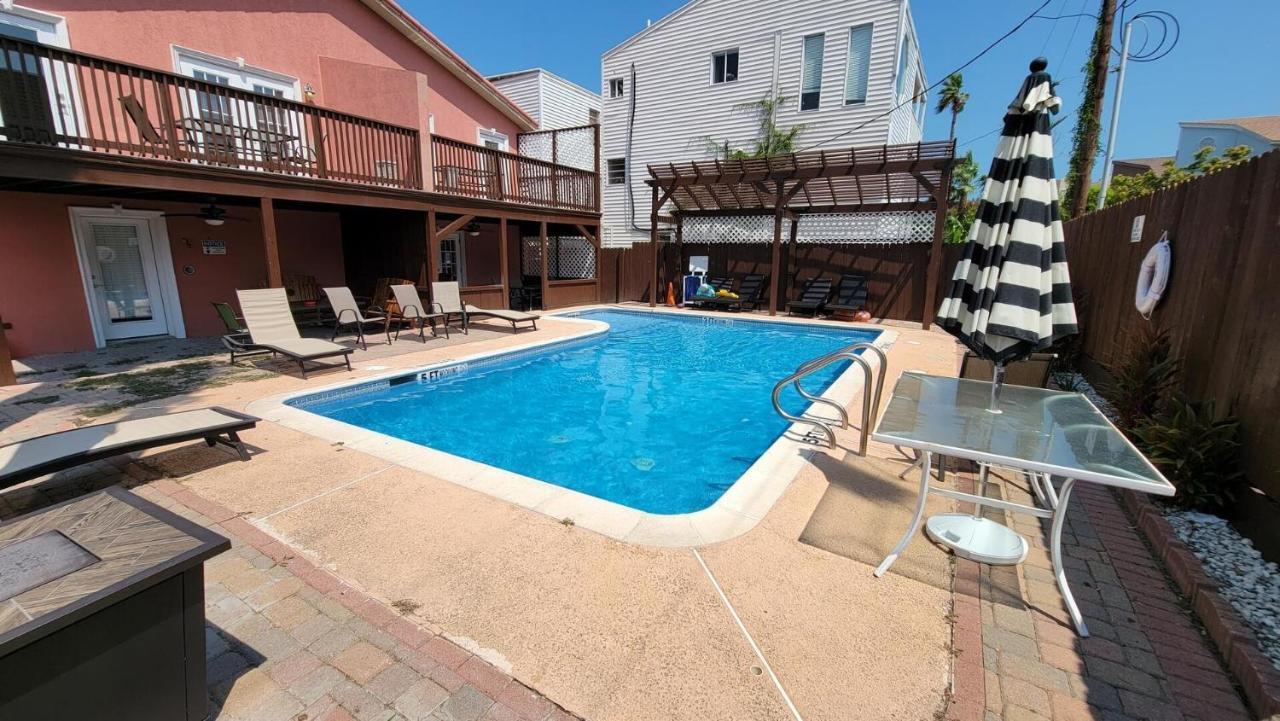 Cozy 2 Bedroom With Big Pool - Campeche Triplex Unit C Home South Padre Island Exterior foto
