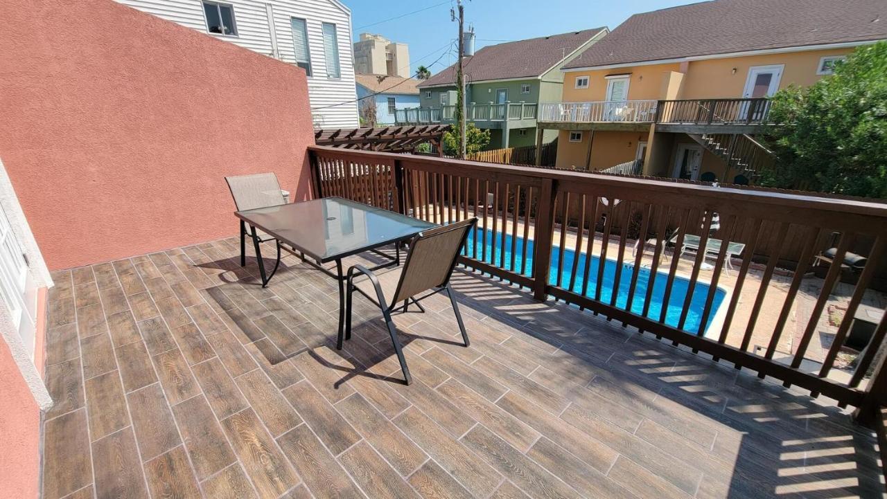 Cozy 2 Bedroom With Big Pool - Campeche Triplex Unit C Home South Padre Island Exterior foto